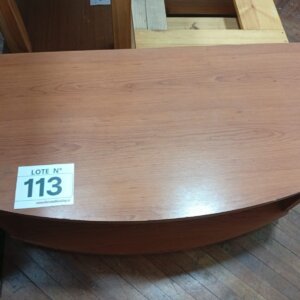 LOTE 113: MESA DE CENTRO CON RUEDAS