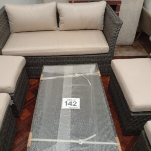 LOTE 142: JUEGO DE LIVING PARA TERRAZA RATAN IBIZA 6 PERSONAS GRIS