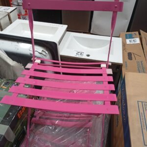 LOTE 153: SILLA PLEGABLE METALICA FUCSIA EXTERIOR