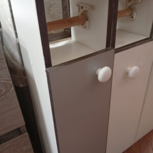 LOTE 027: PORTA PAPEL HIGIENICO CON PUERTA - GRIS