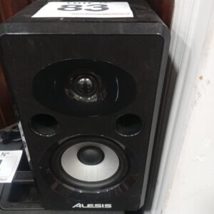 LOTE 083: MONITOR ESTUDIO ALESIS ELEVATE 6 + CABLE DE PODER